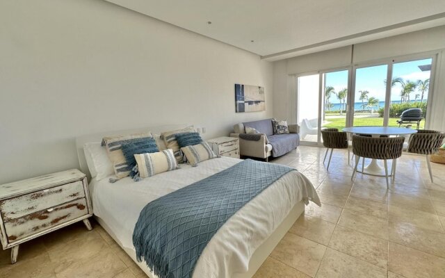 Amazing Ocean-front Studio With Sofa bed in Resort