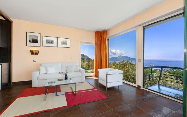 Luxury villa with marvellous terrace overlooking the sea-VILLA LILIANA