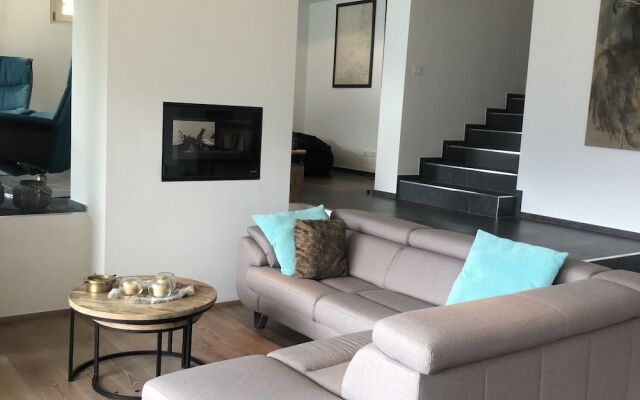 Remarkable 4-bed Villa in Bellano