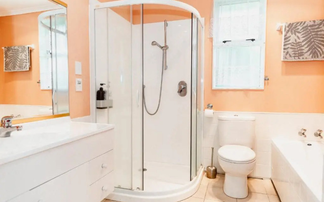 Alpine House Tongariro - Turangi Holiday Home