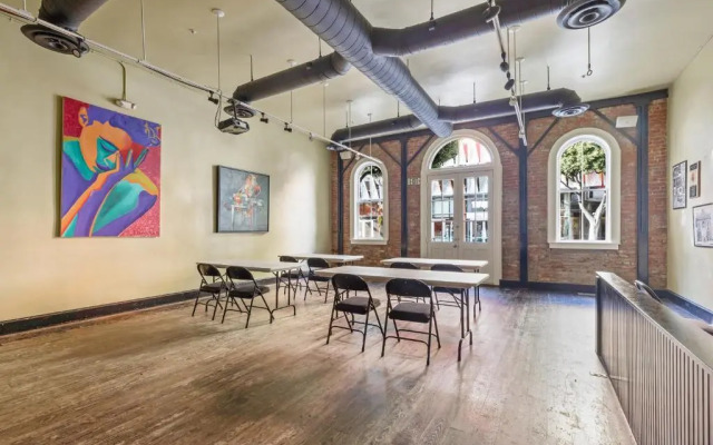 HI Los Angeles Santa Monica Hostel