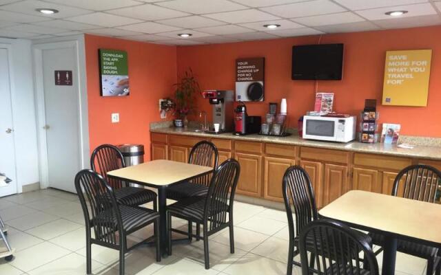Econo Lodge Central