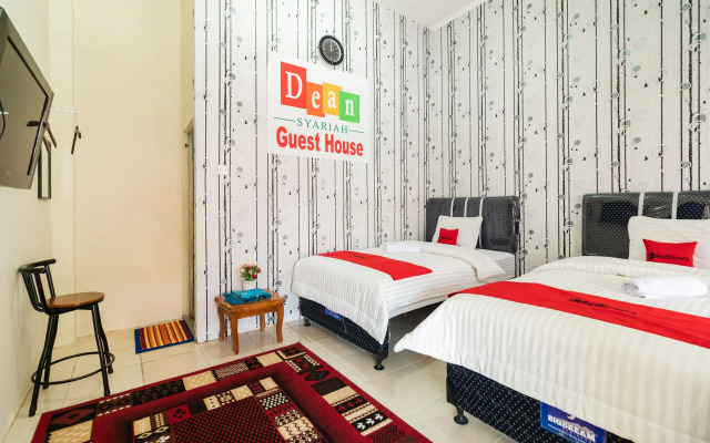 RedDoorz Syariah near Pasar Aur Kuning
