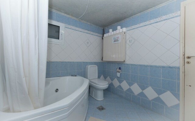 Yanni's Urban Residence