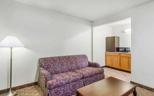 Days Inn & Suites by Wyndham Boardman