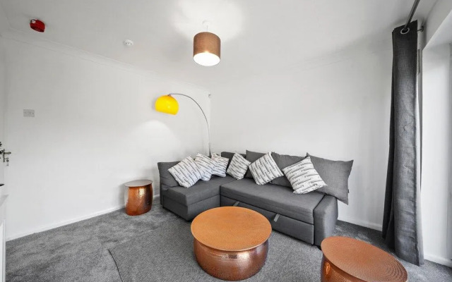 Hillary Serviced House