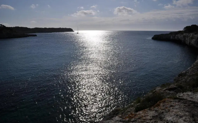 Hotel Playa Mondrago