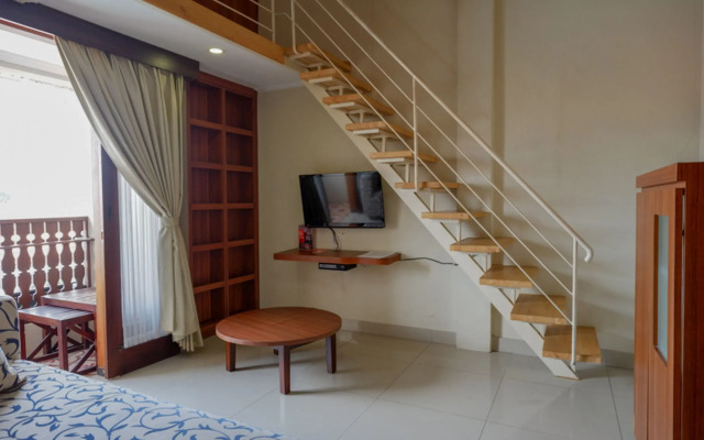 RedDoorz Plus near Hartono Mall 2