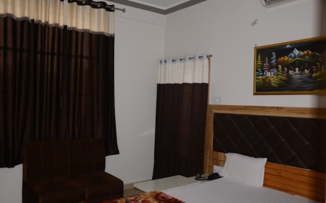 Goroomgo Hotel Rajawat Madhya Pradesh