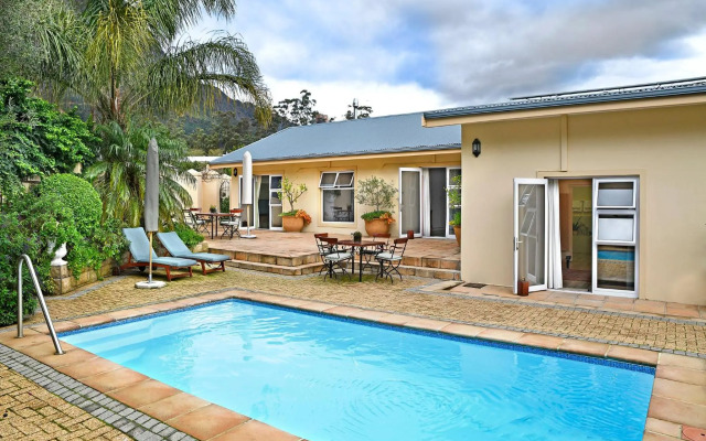 Petit Plaisir is a Romantic Self-catering Cottage on the Side of the Village no1
