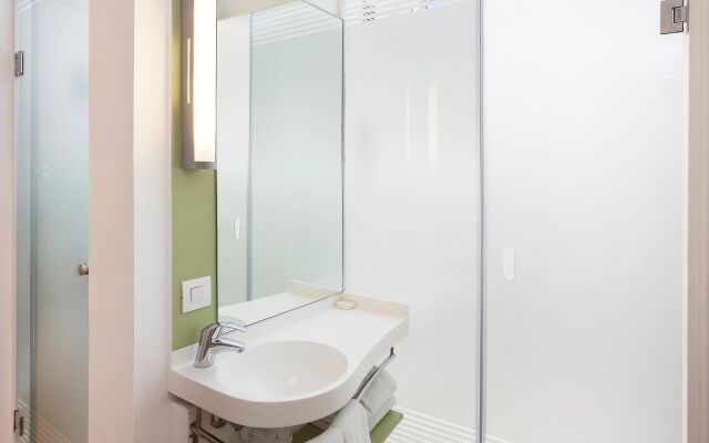 Holiday Inn Express Bengaluru Whitefield Itpl by IHG