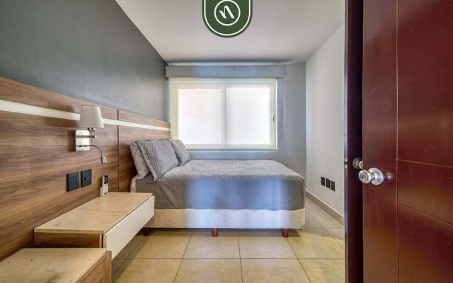 Oceanfron 4 BR Condo - Beach - Wyndham Pool