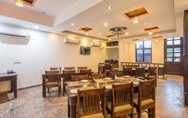 OYO 838 Hotel SuryaGarh