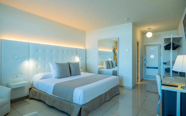 On Hotels Oceanfront - Adults Only