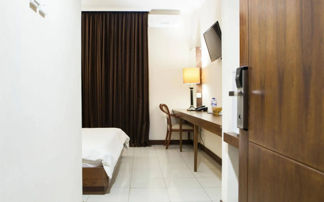 RedDoorz Plus @ Erlich Pasir Kaliki