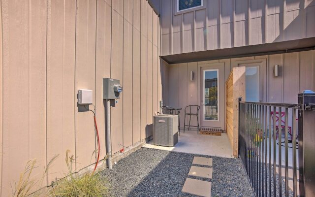College Station Townhome w/ Furnished Patio!