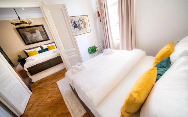 Luxurious Kafka family apt in Old Town