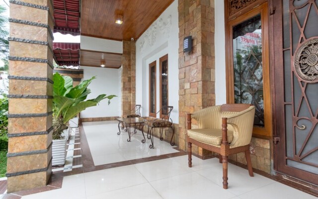 Naufal Guest House by OYO Rooms