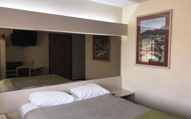 Chadron Inn & Suites