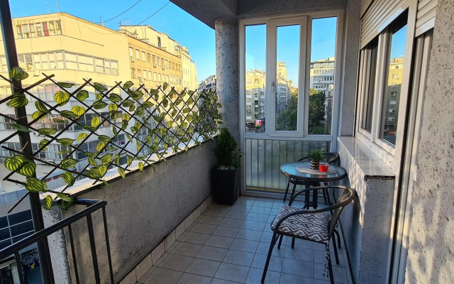 Windows City Apartment