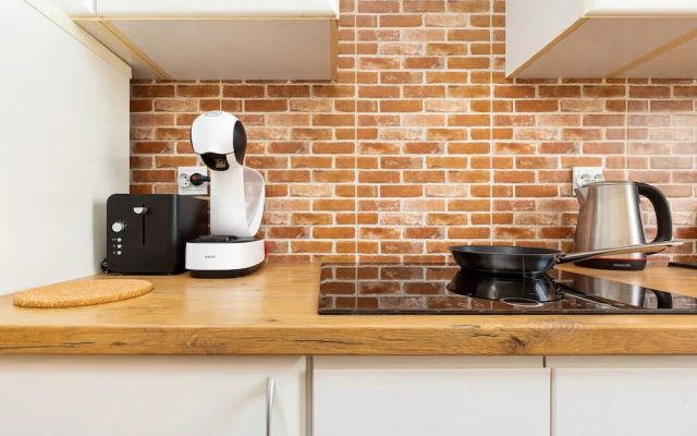 Apartment With Three Bedrooms by Renters