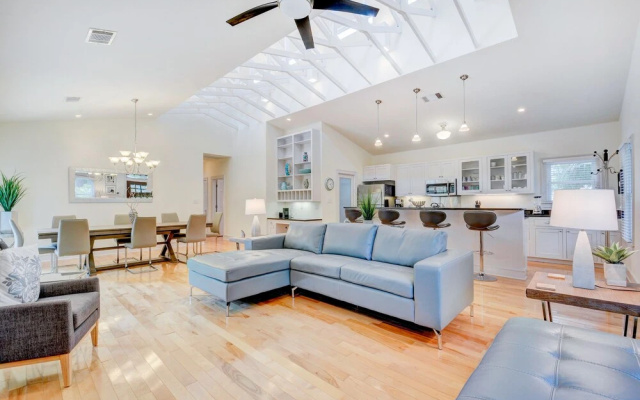 2408 Wilson Street House by RedAwning