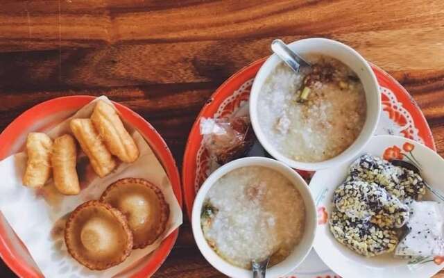 Rub Lom Chom Klong by Fisherman Village