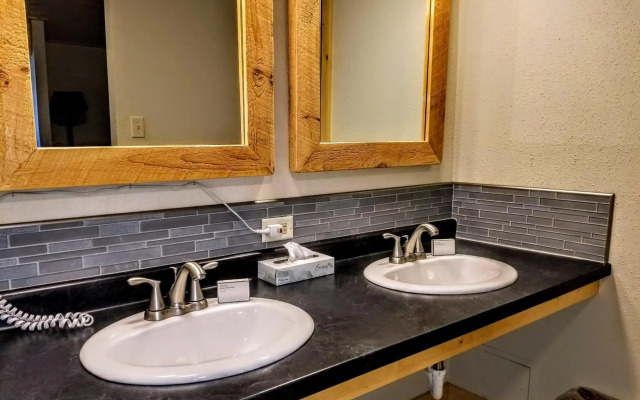 The Round Barn Lodge