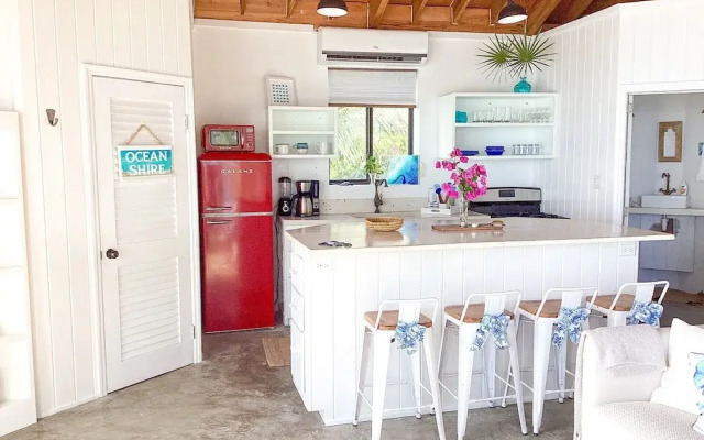 Seaside Serenity: Elegant Beachfront Escape