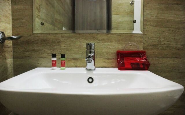 OYO 1875 Hotel Blooms 2