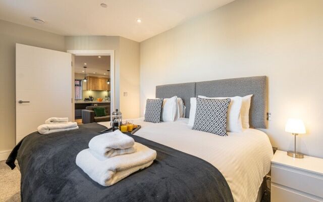 Celador Apartments - Bond House