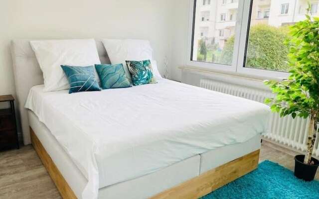 3 bedrooms in Center Terrace & Parking