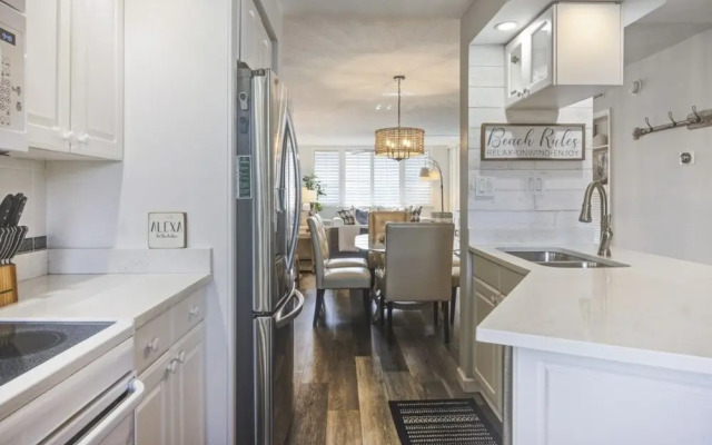 Loggerhead 282 2 Bedroom Condo by RedAwning