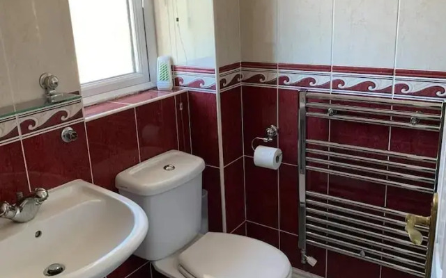 Cozy Beach House in Sandown - 3 Bedrooms