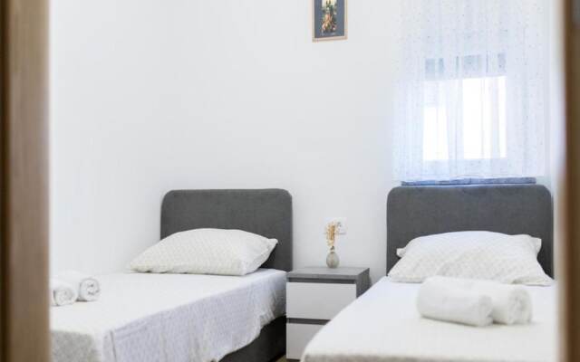 Mihael Holiday House