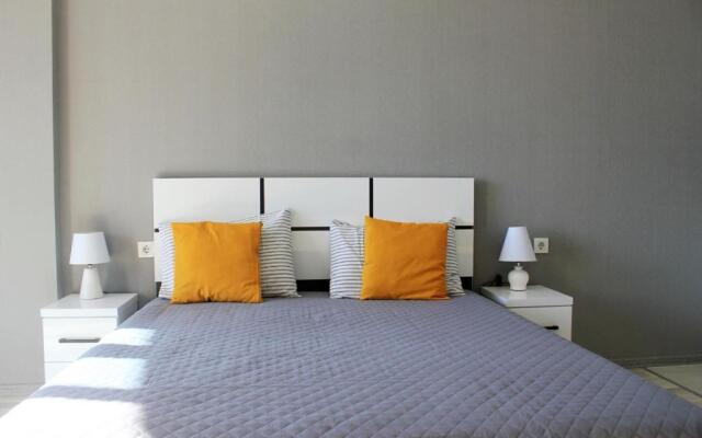 Sunny Studio With Balcony