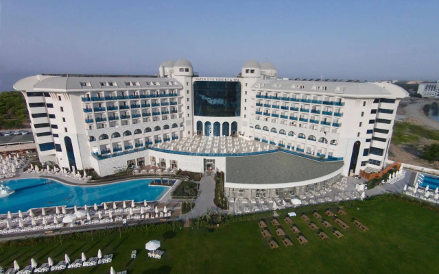 Water Side Resort & Spa