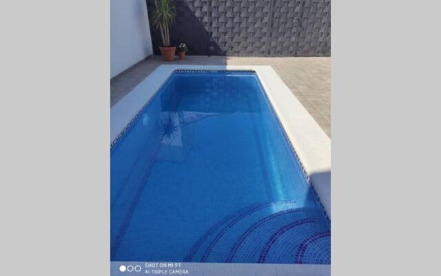 Apartamentos NayDa Gran casa con piscina