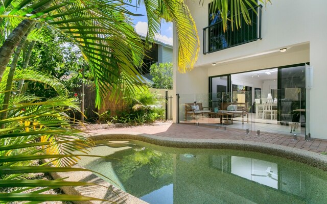 Palm Cove Retreat