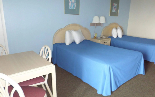 Tropical Seas Hotel