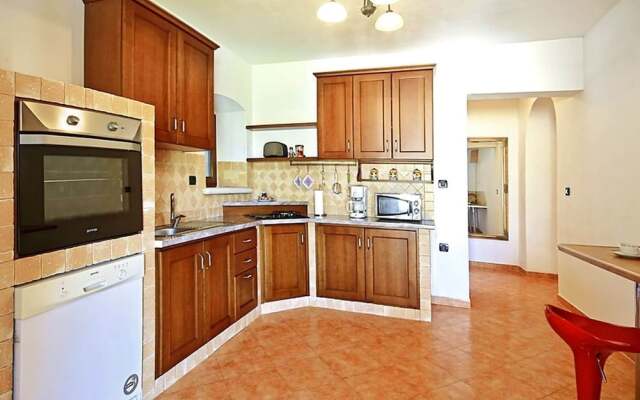 Authentic Villa in Tinjan With Private Pool