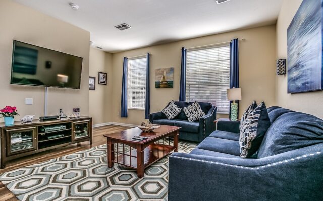 Spacious Vista Cay Townhome Newly Furnished!