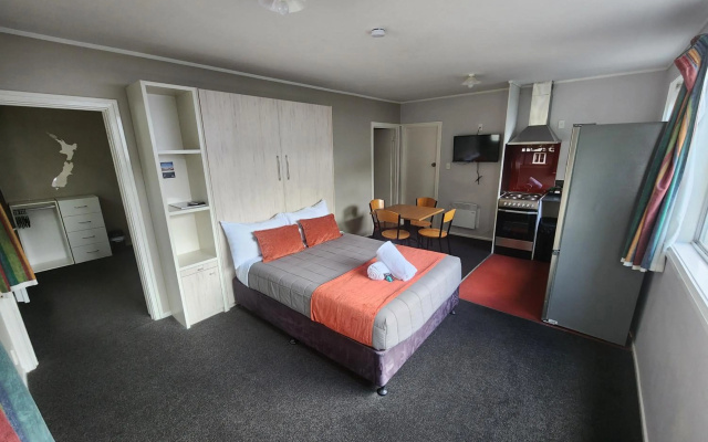 Pinewood Queenstown – Guest Rooms – Queenstown