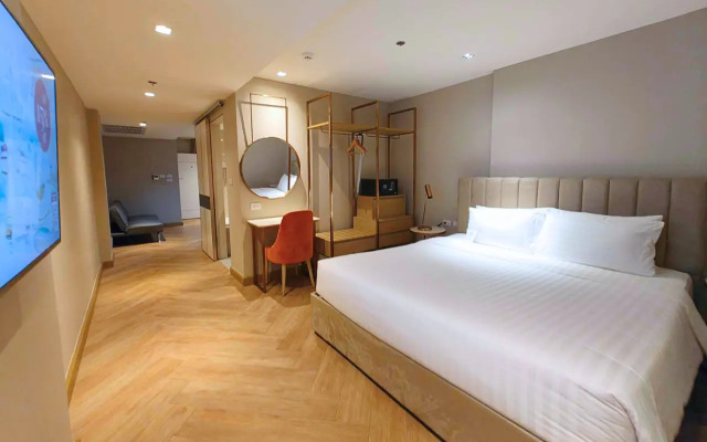 Away Bangkok Riverside Kene