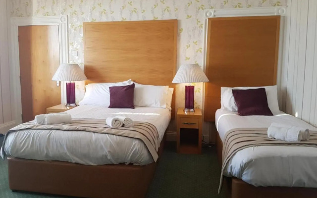 Gwesty'r Marine Hotel & Spa