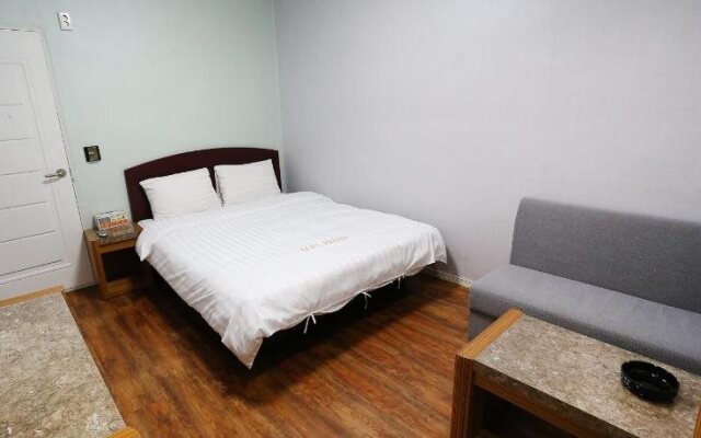 Alps Hotel