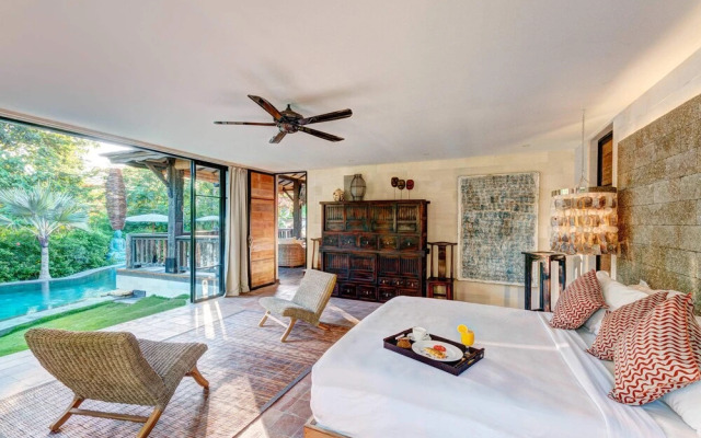 Secluded Wooden Villa, 3 BR, Canggu With Staff