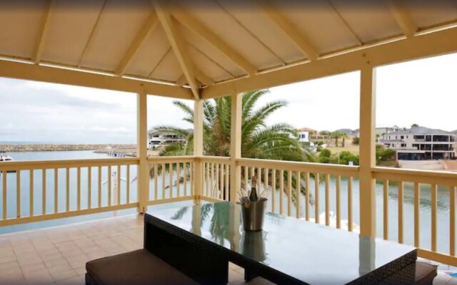 The Marina Hotel - Mindarie