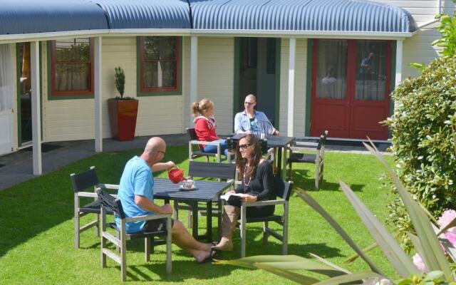 Ducks & Drakes Boutique Motel & Backpackers