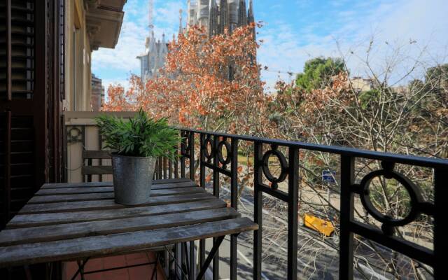 Bbarcelona Sagrada Familia Garden